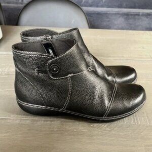 Clarks Black Leather Booties Size 9.5